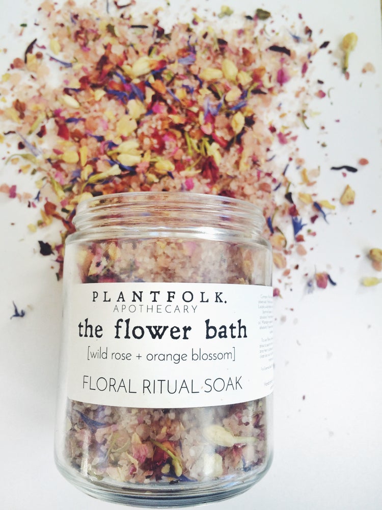 THE FLOWER BATH FLORAL RITUAL SOAK